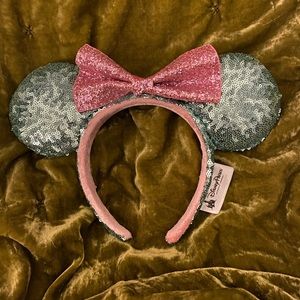 Disney Park’s Minnie Mouse Sequin Ear Headband